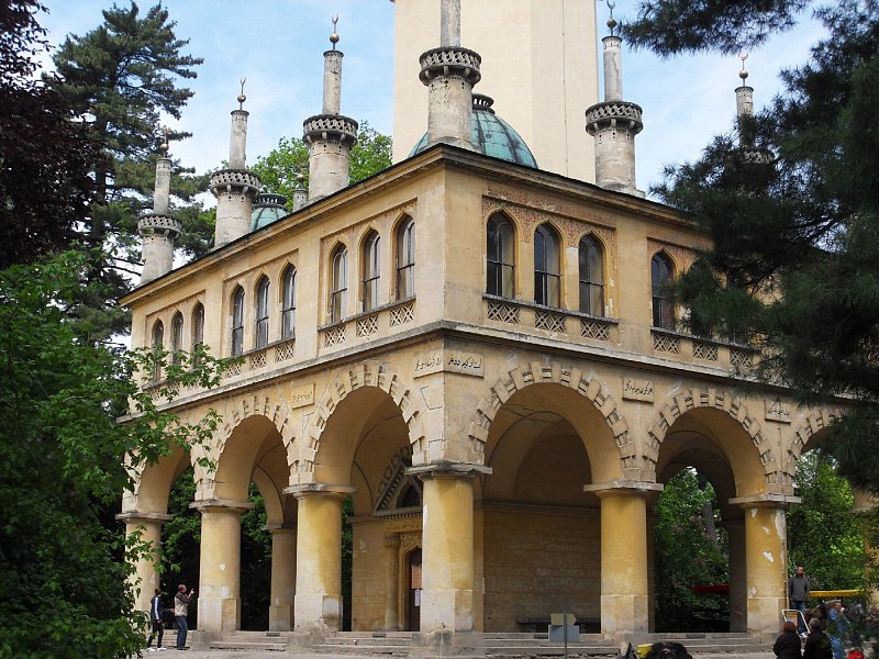 Minaret v lednickém parku